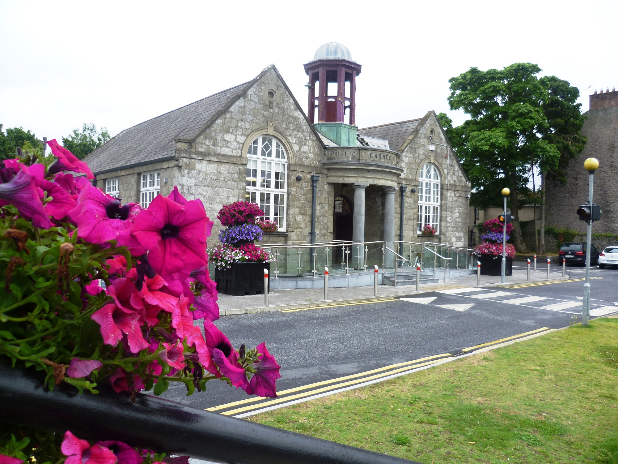 City-Lib-ext-avec-fleurs