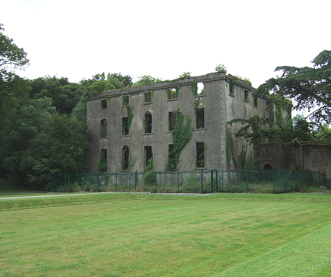 Les-ruines-de-Woodstock-House-aujourd'hui---le-bâtiment-a-été-incendié-en-juillet-1922-pendant-la-guerre-civile