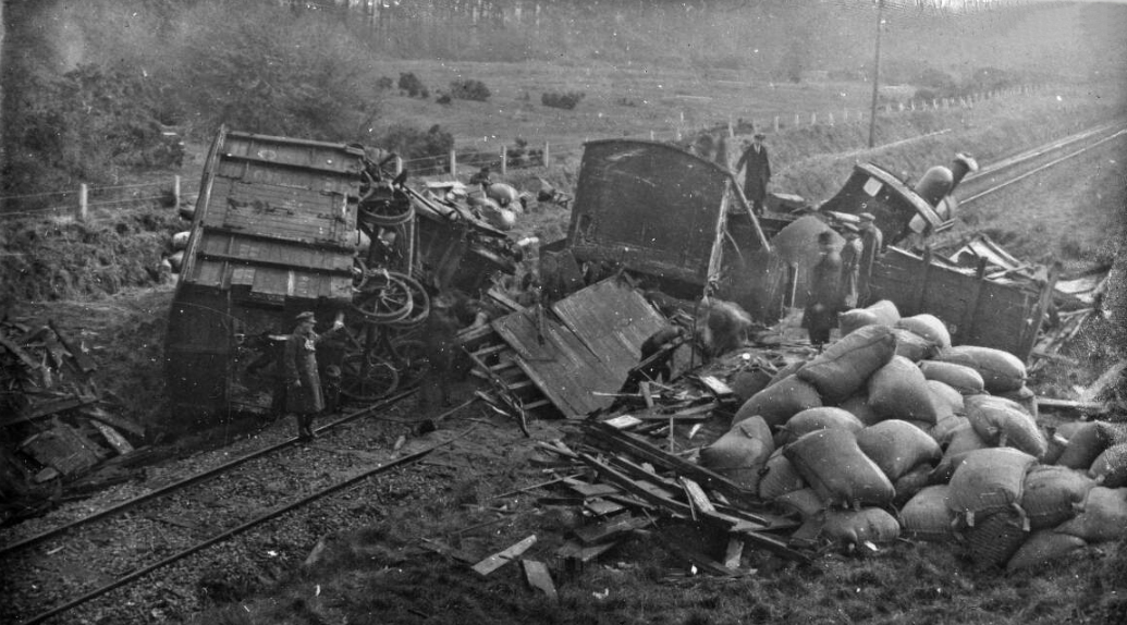 Train-détraqué-par-l'anti-Traité-IRA-à-Dunkitt,-Kilmacow