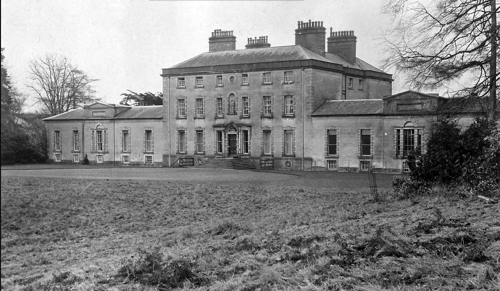 Woodstock-House---front-lawn-view