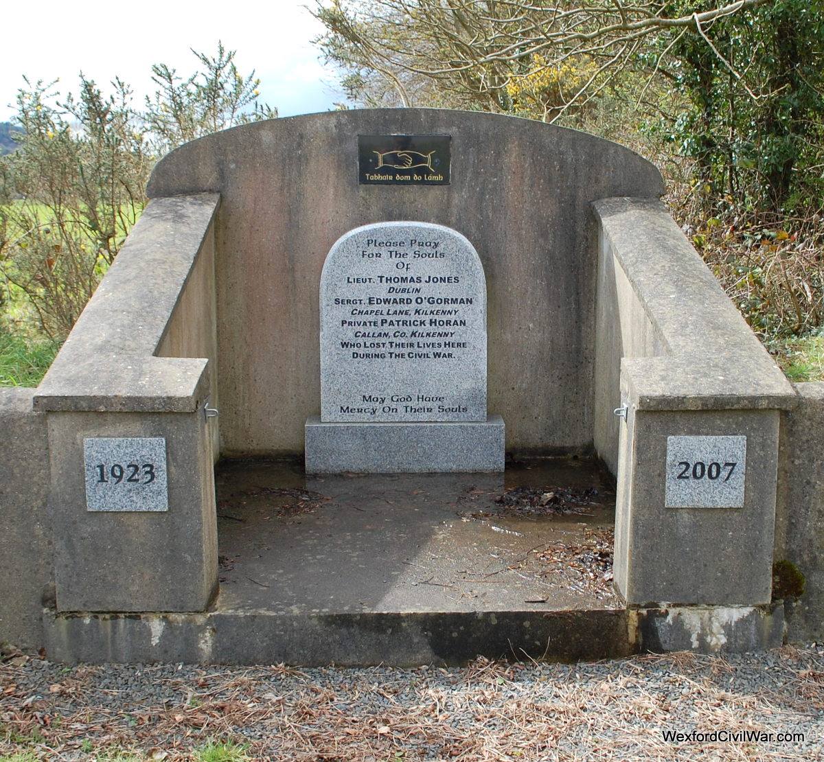 Denkmal, das von den Einwohnern von Adamstown zum Gedenken an die verstorbenen Männer errichtet wurde